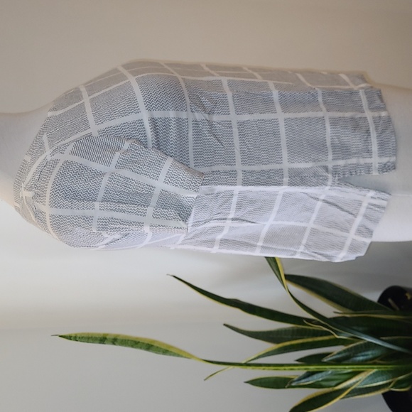 Uniqlo MoMA Special Edition Cropped Tee - Picture 3 of 5